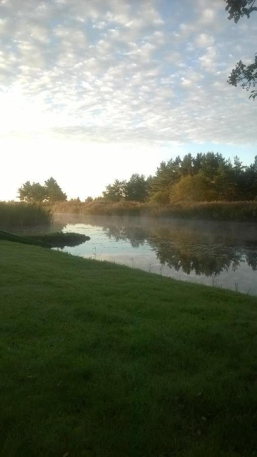 Tihase Puhkemajake Pärnu Buitenkant foto
