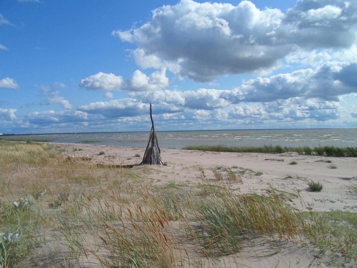 Tihase Puhkemajake Pärnu Buitenkant foto