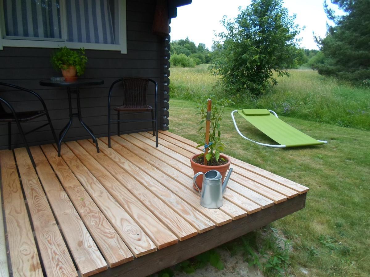 Tihase Puhkemajake Pärnu Buitenkant foto